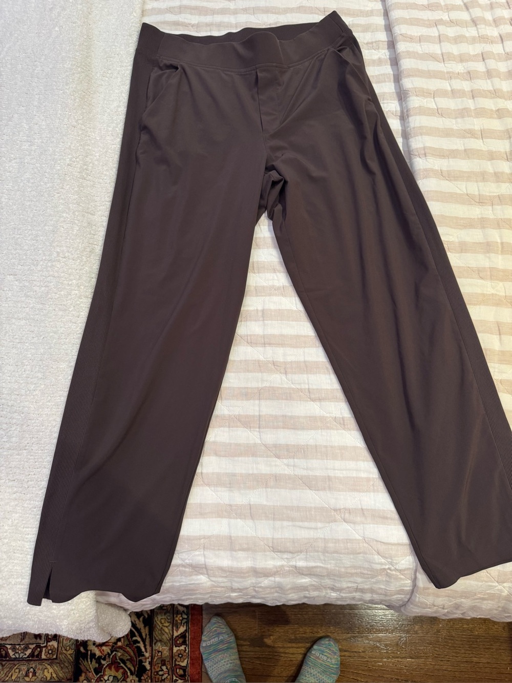 LIKE NEW! Athleta Brooklyn women’s pants brown, size 10